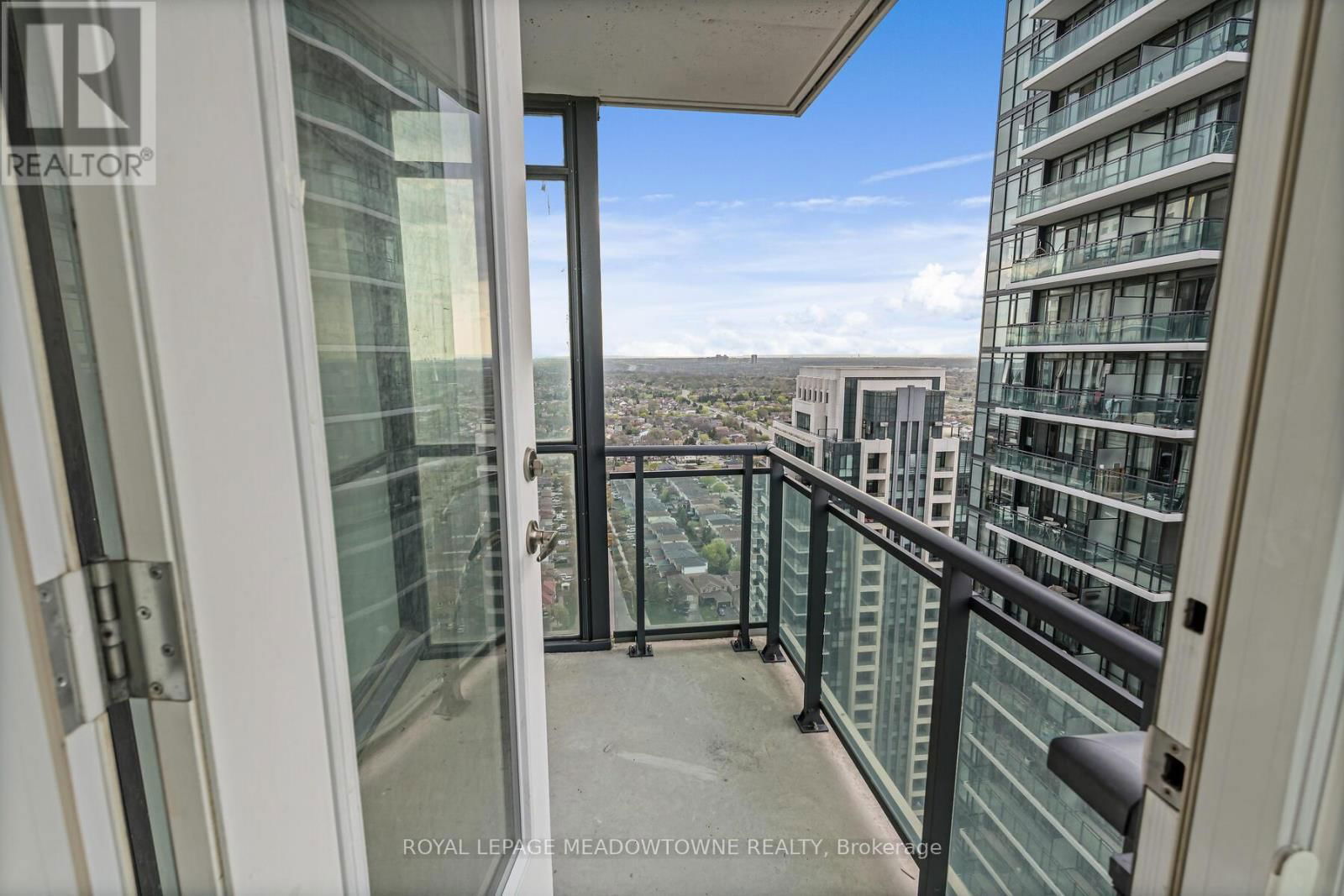 2907 - 4070 CONFEDERATION PARKWAY Image 9