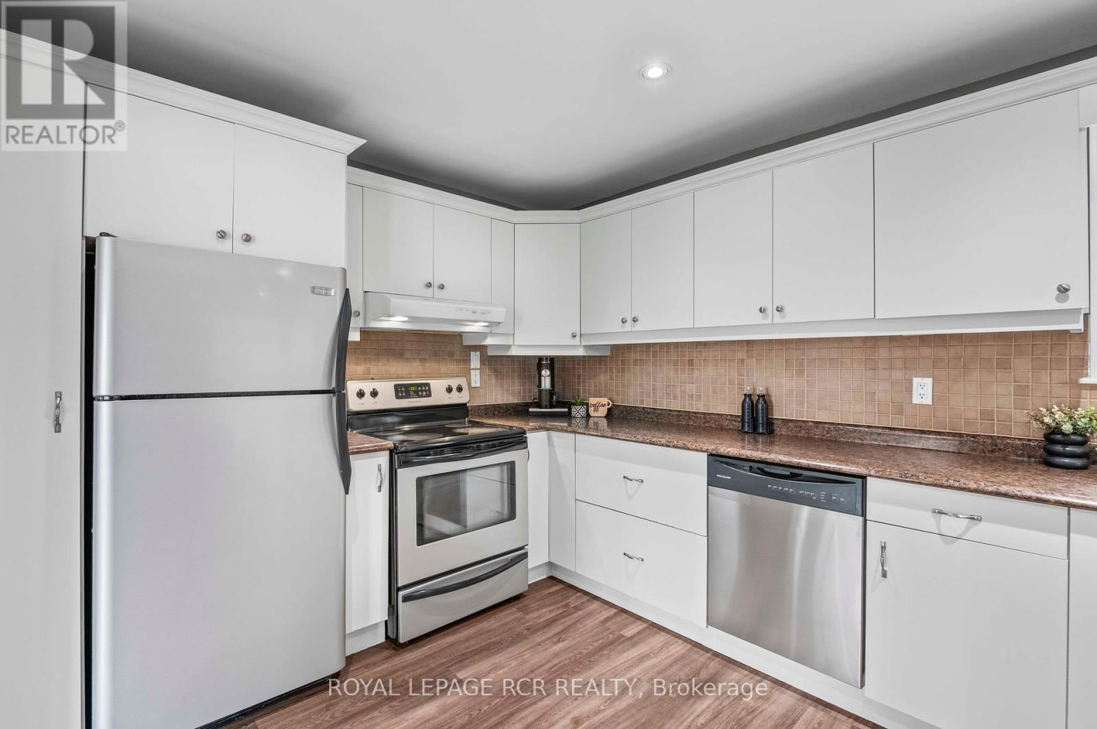 118 HIGHLAND DRIVE Image 16