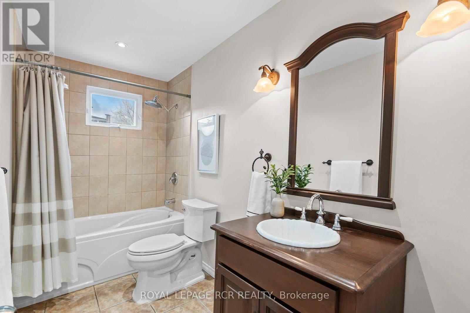 118 HIGHLAND DRIVE Image 22