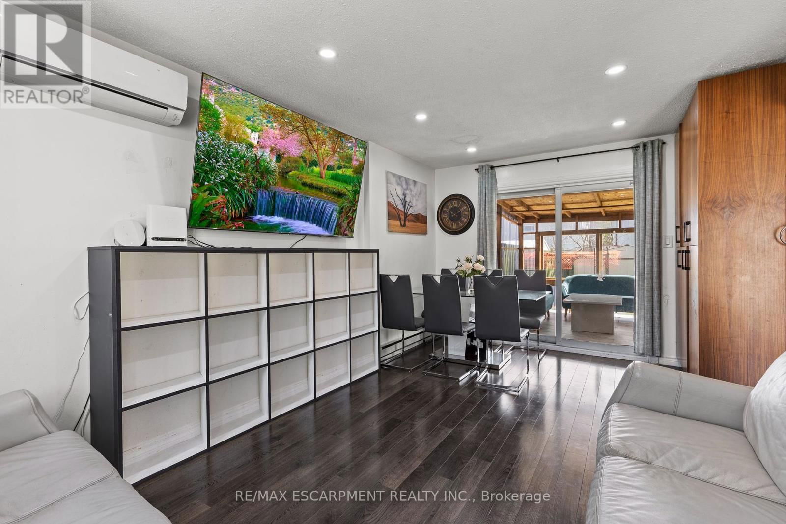 21 GRAND RIVER COURT Image 10