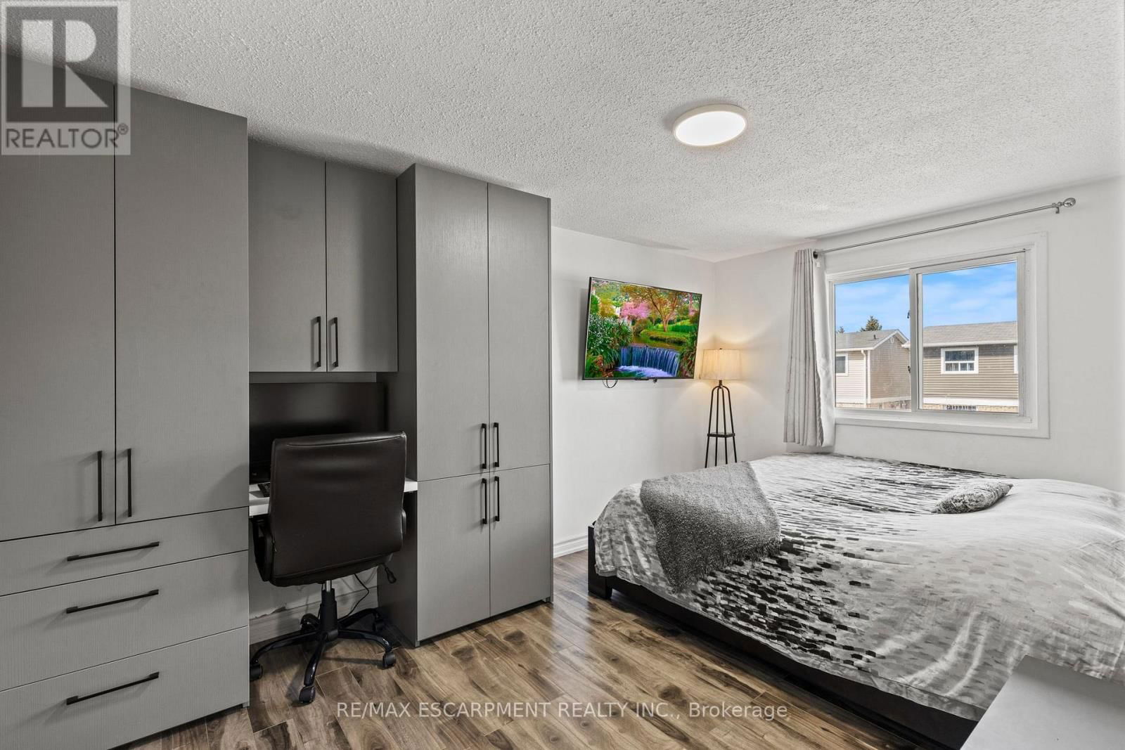 21 GRAND RIVER COURT Image 12