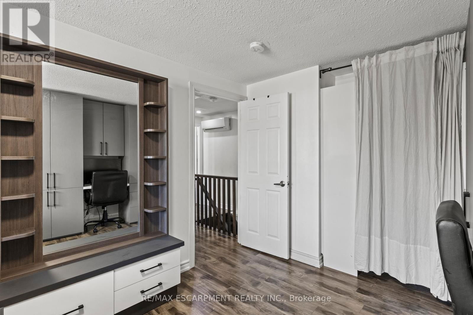 21 GRAND RIVER COURT Image 13