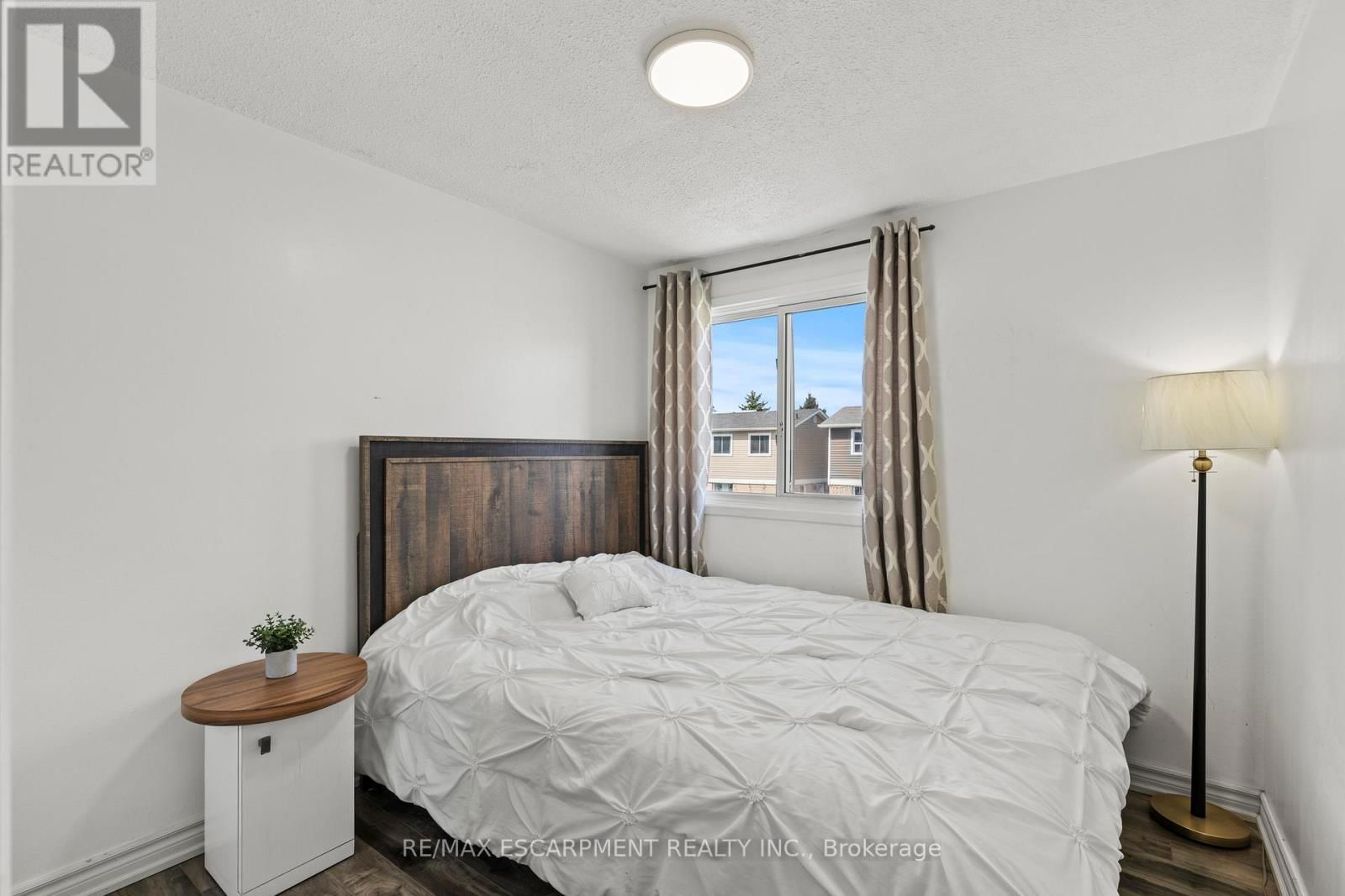 21 GRAND RIVER COURT Image 14