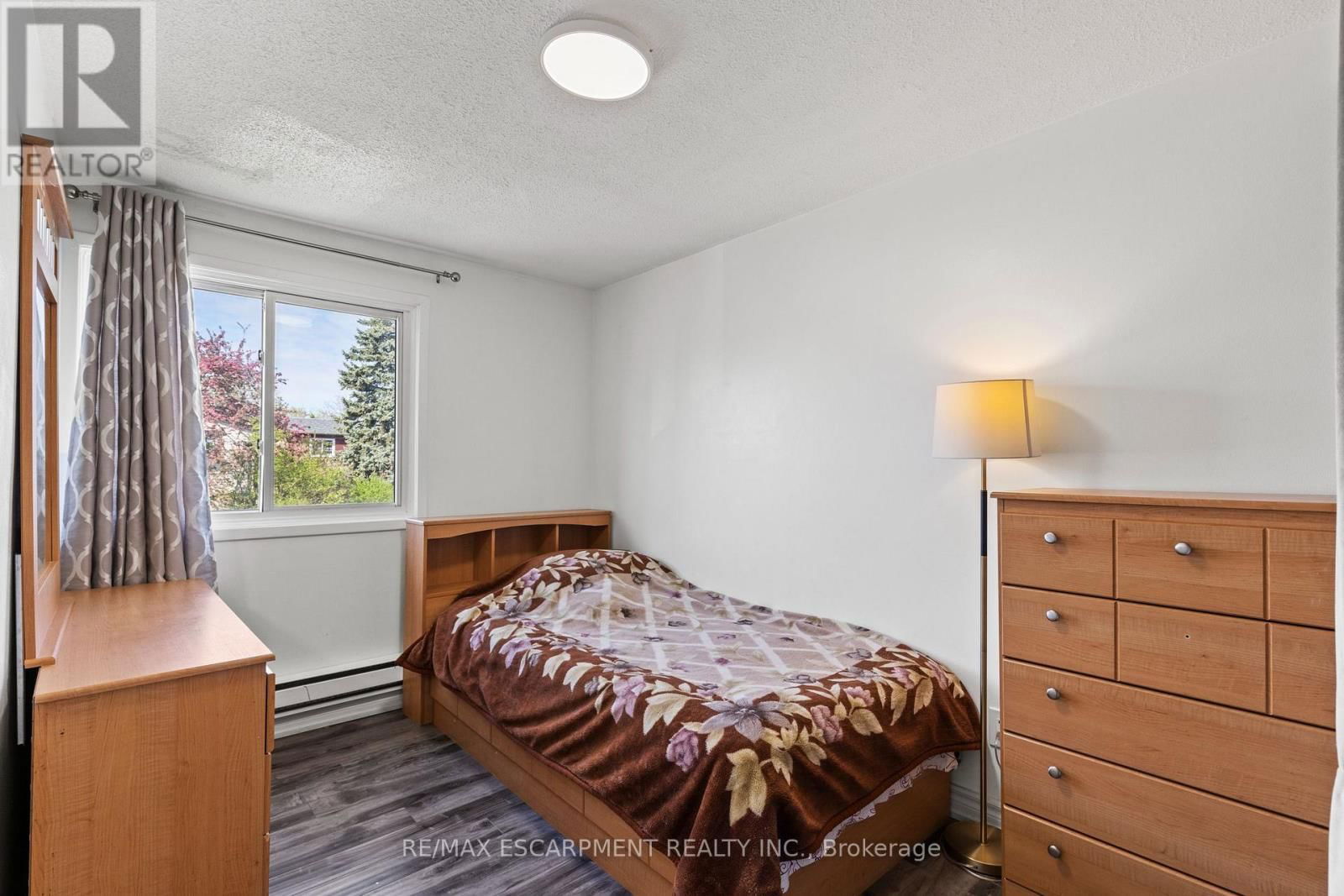 21 GRAND RIVER COURT Image 15