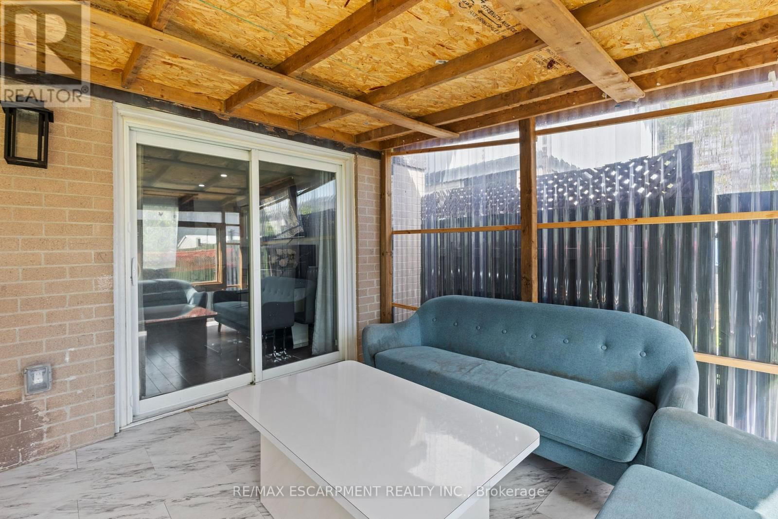 21 GRAND RIVER COURT Image 17