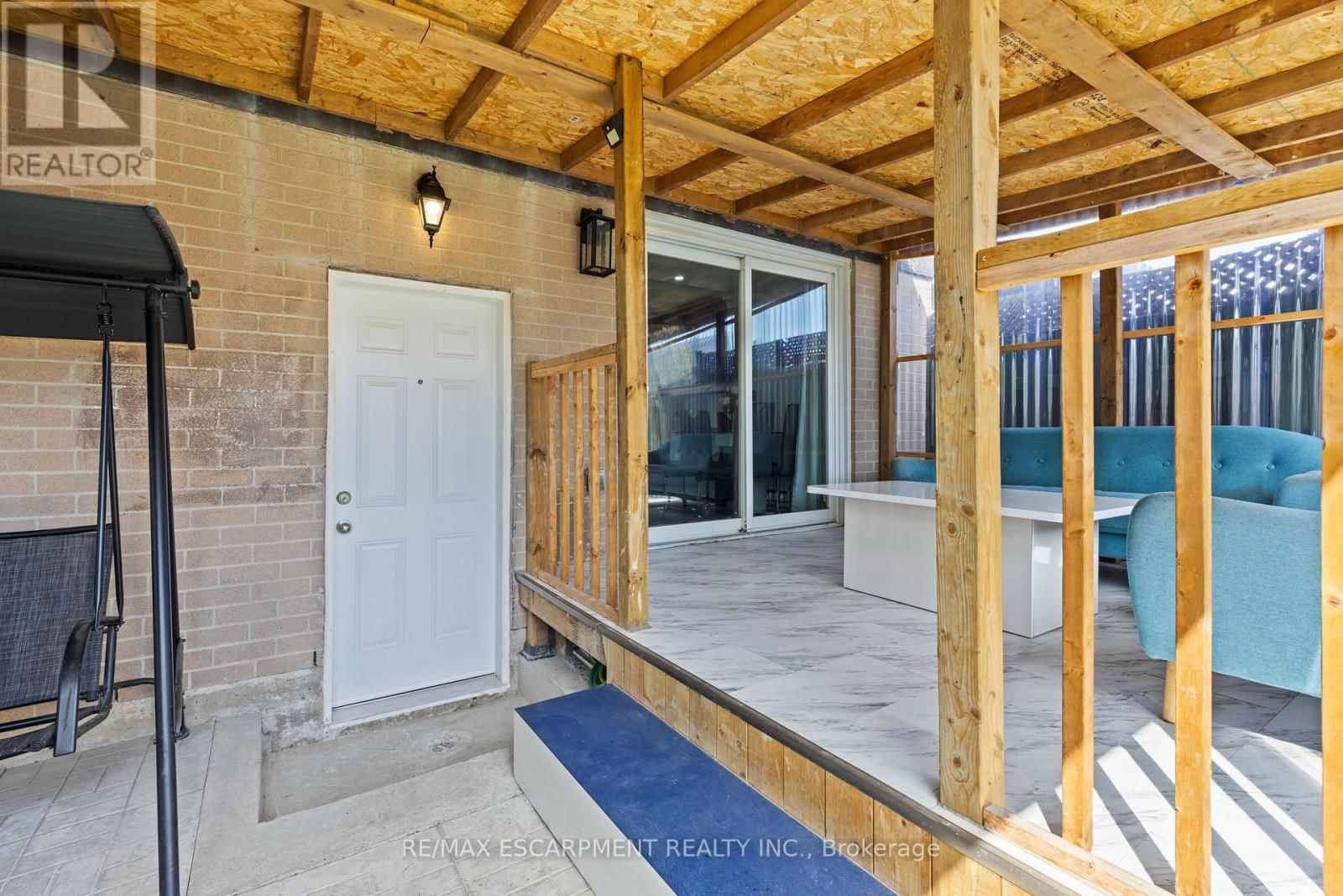 21 GRAND RIVER COURT Image 20