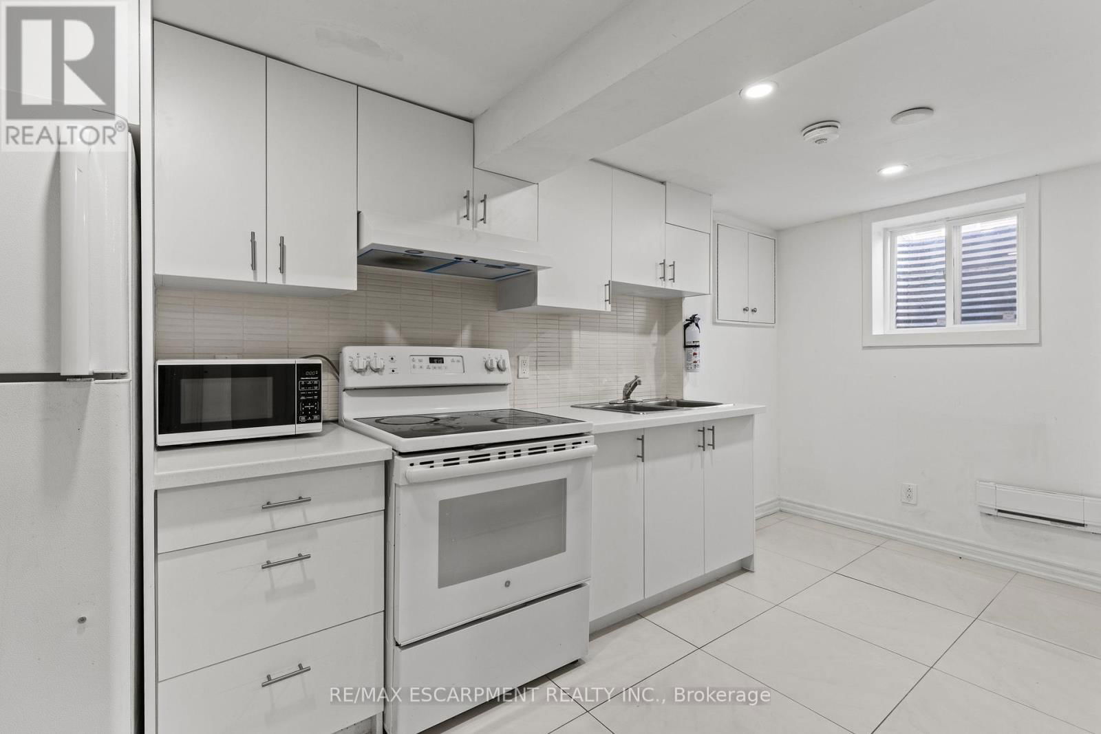 21 GRAND RIVER COURT Image 22