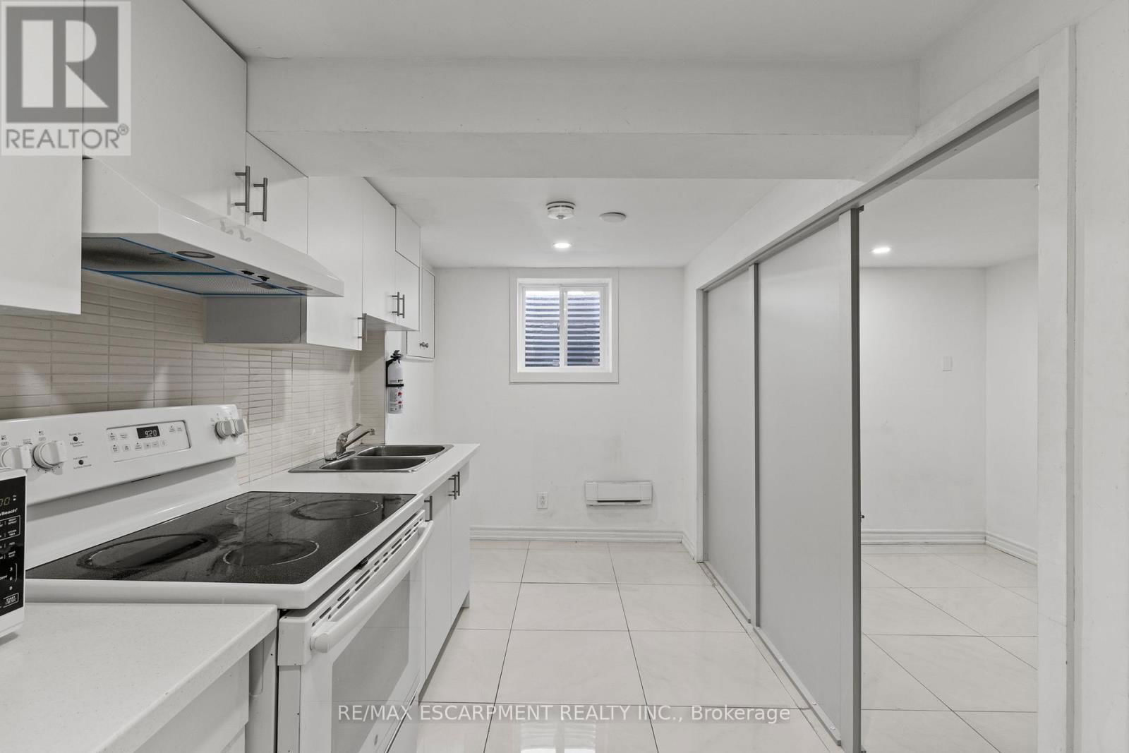 21 GRAND RIVER COURT Image 23