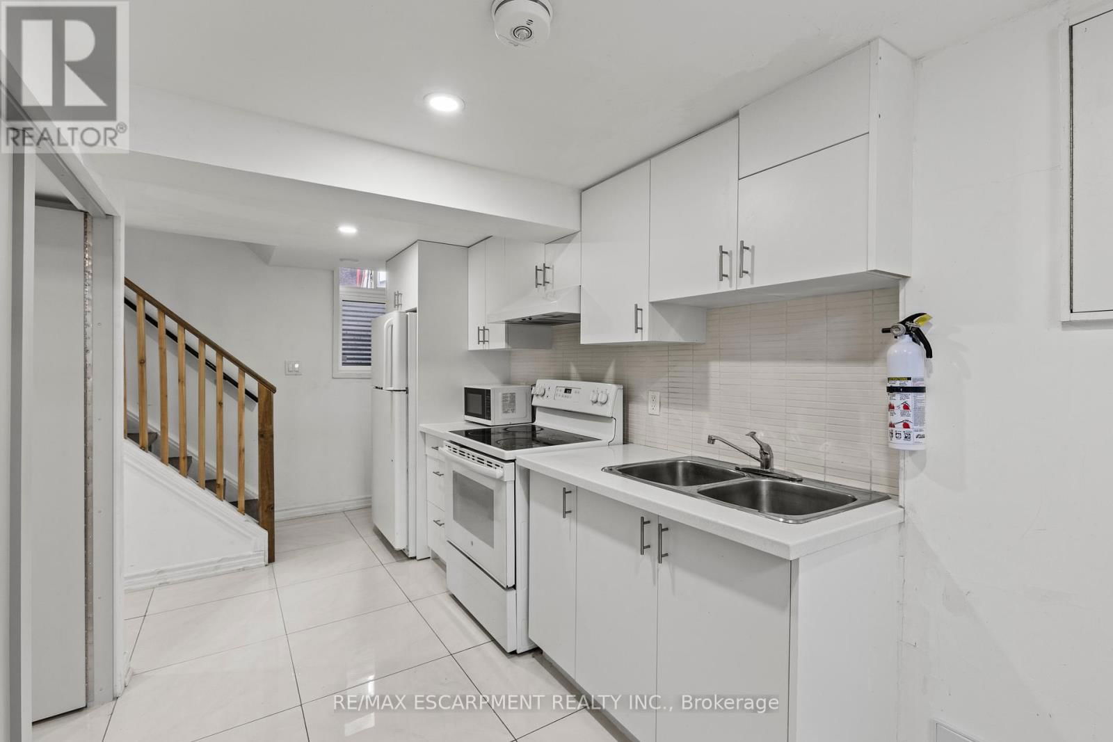 21 GRAND RIVER COURT Image 24