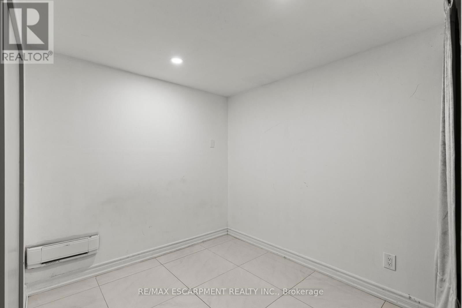 21 GRAND RIVER COURT Image 25