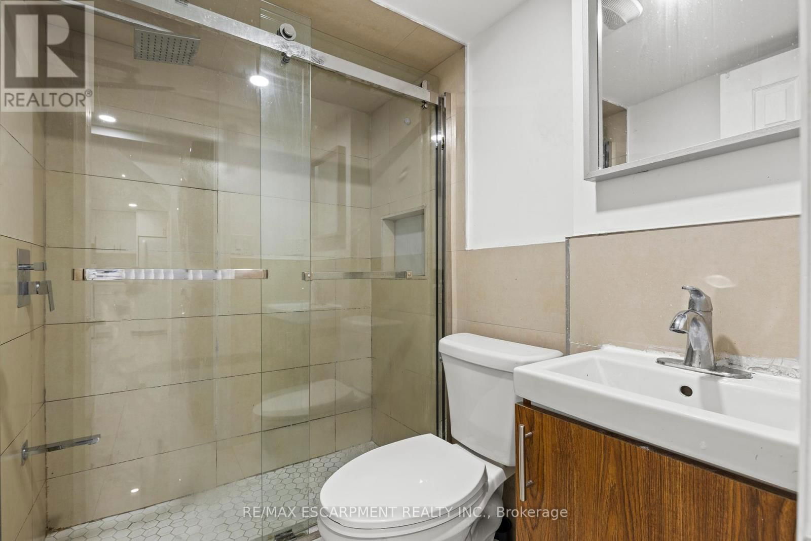 21 GRAND RIVER COURT Image 27