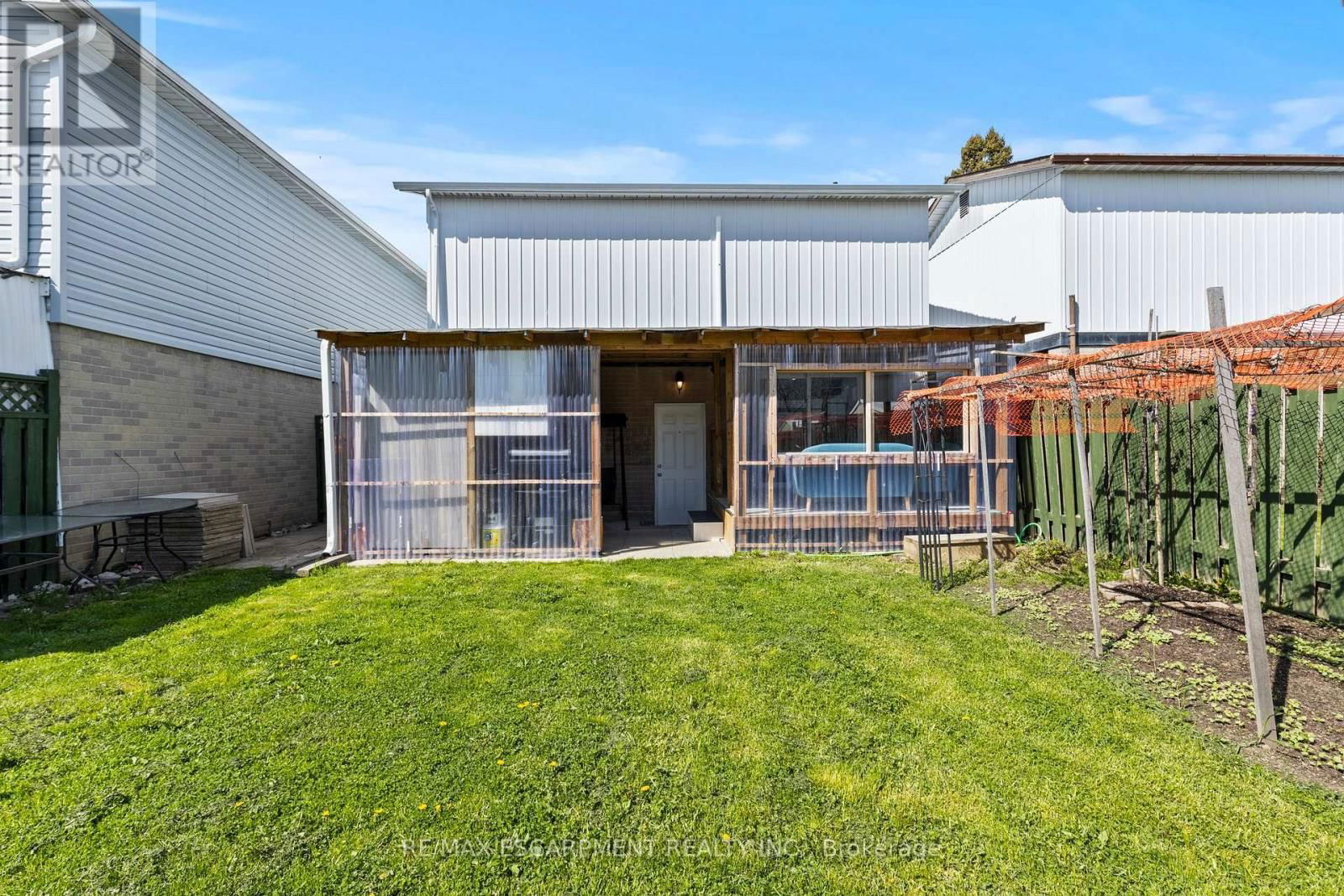 21 GRAND RIVER COURT Image 29
