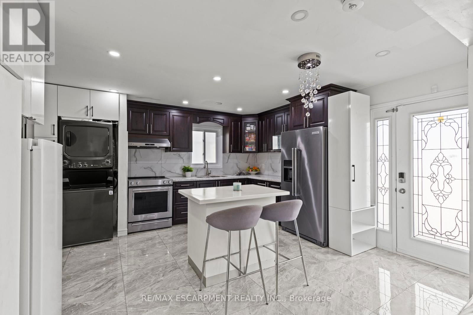 21 GRAND RIVER COURT Image 4