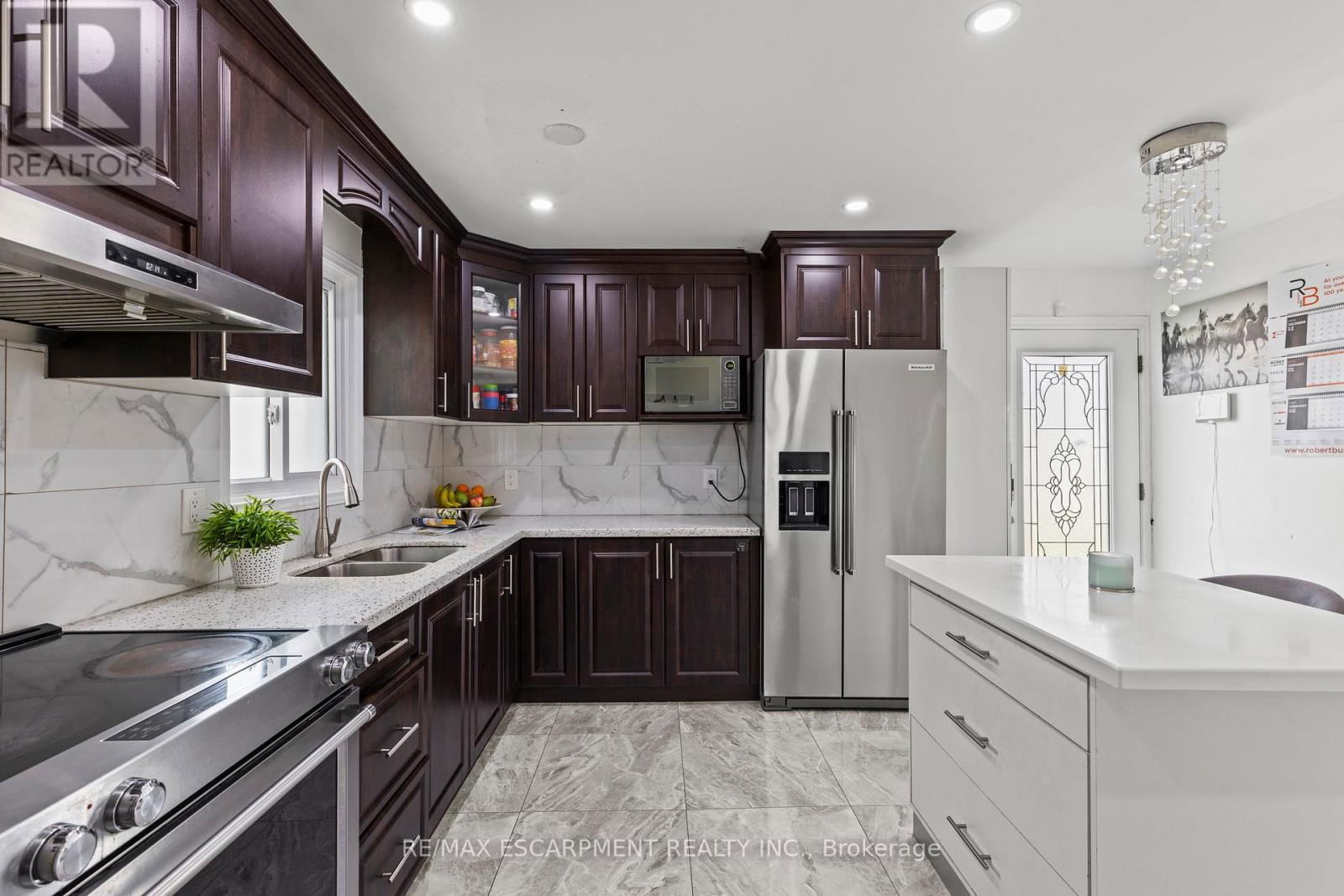 21 GRAND RIVER COURT Image 7