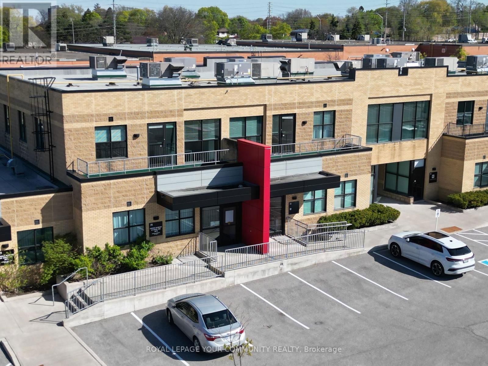 28,31-32 - 2155 DUNWIN DRIVE Image 3