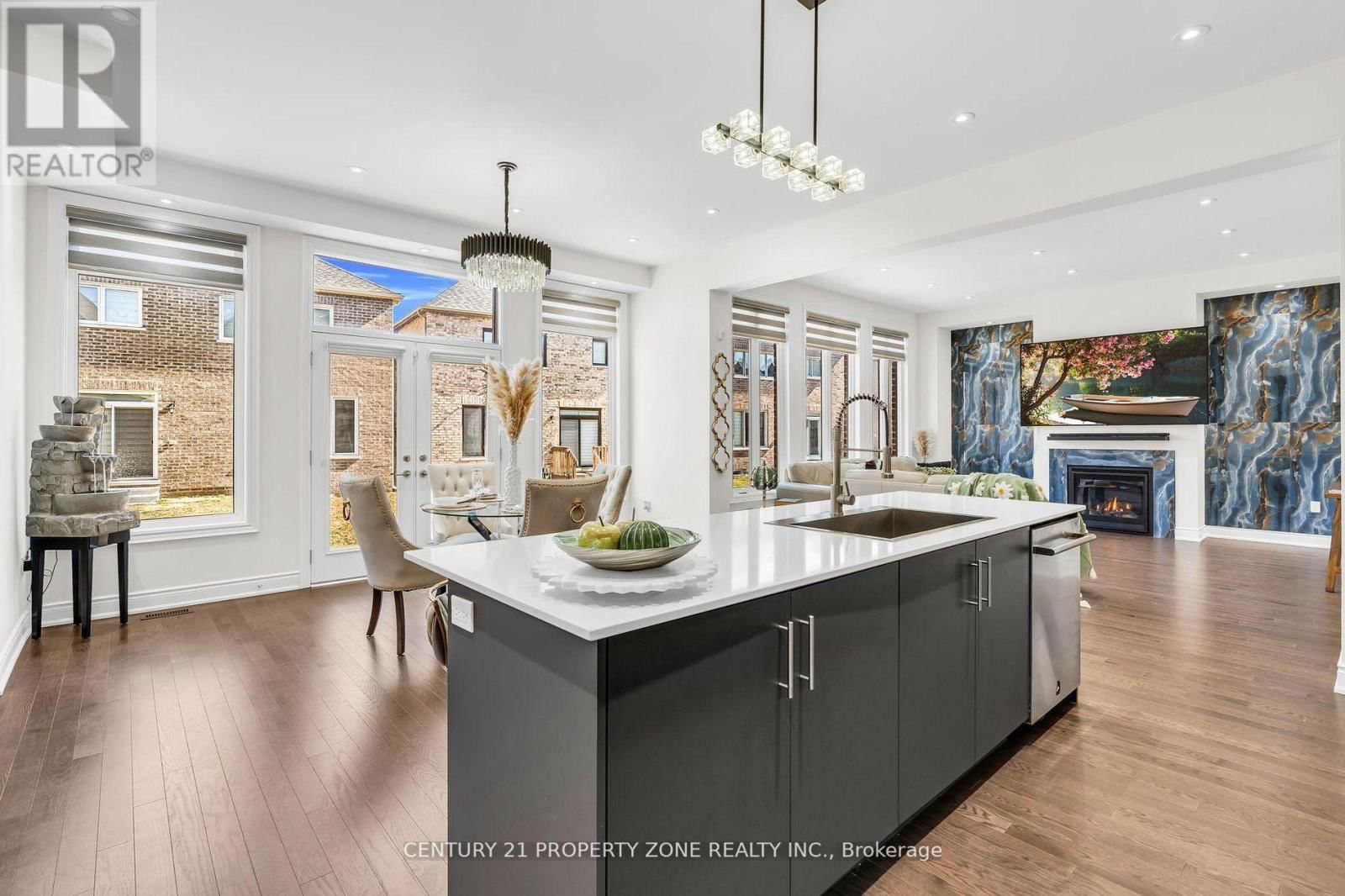 8925 HERITAGE ROAD Image 22