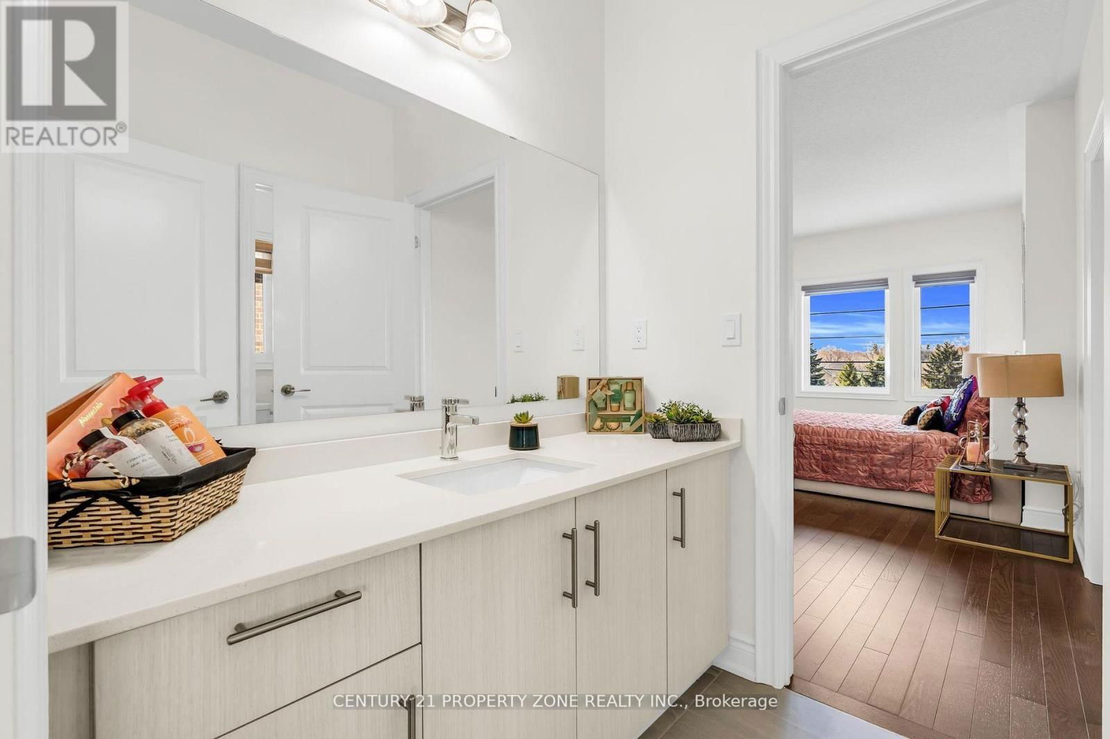 8925 HERITAGE ROAD Image 37