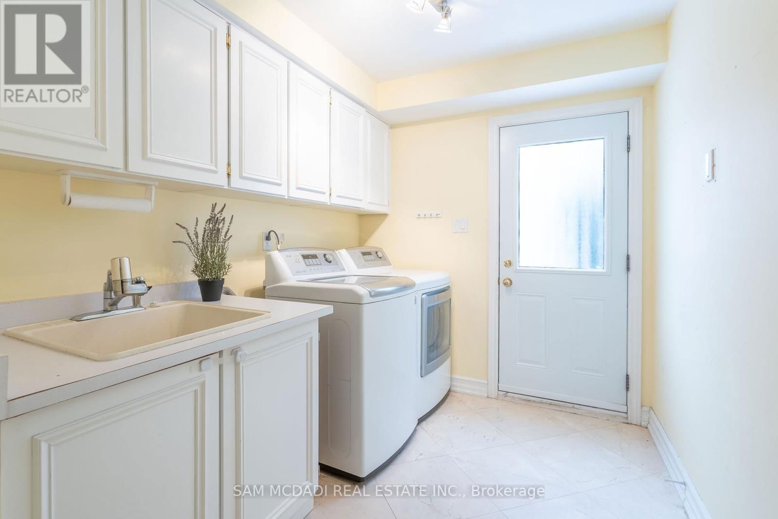 1836 FRIAR TUCK COURT Image 17