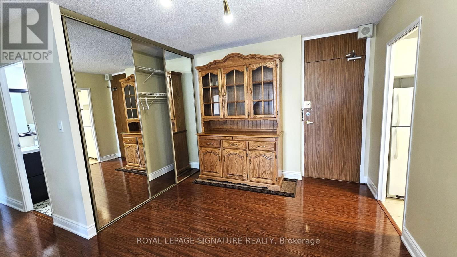 810 - 240 SCARLETT ROAD Image 10