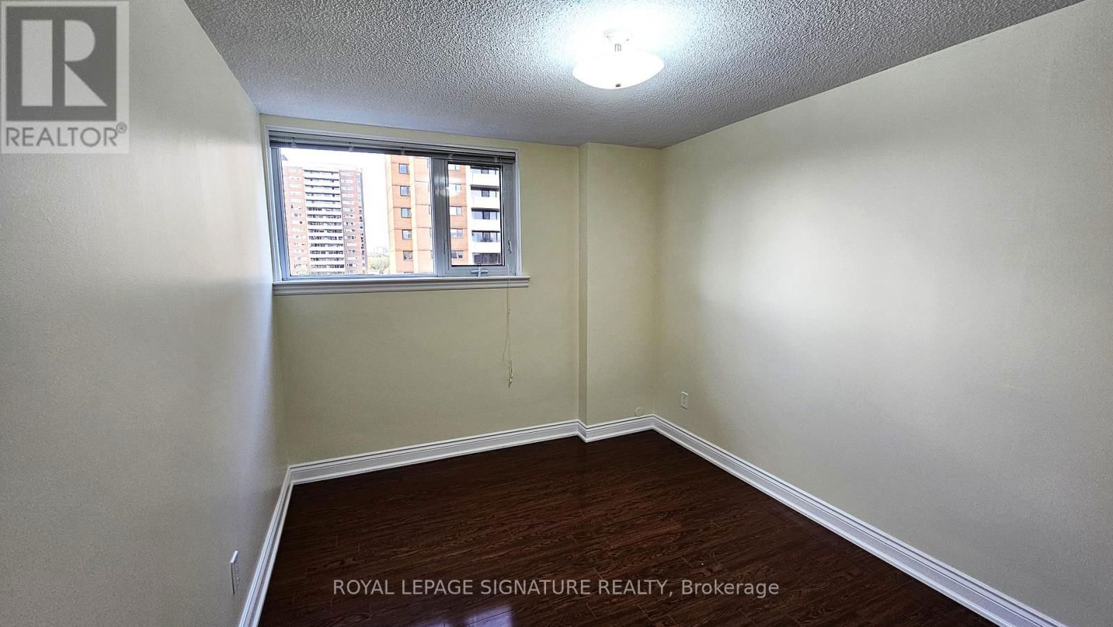 810 - 240 SCARLETT ROAD Image 17