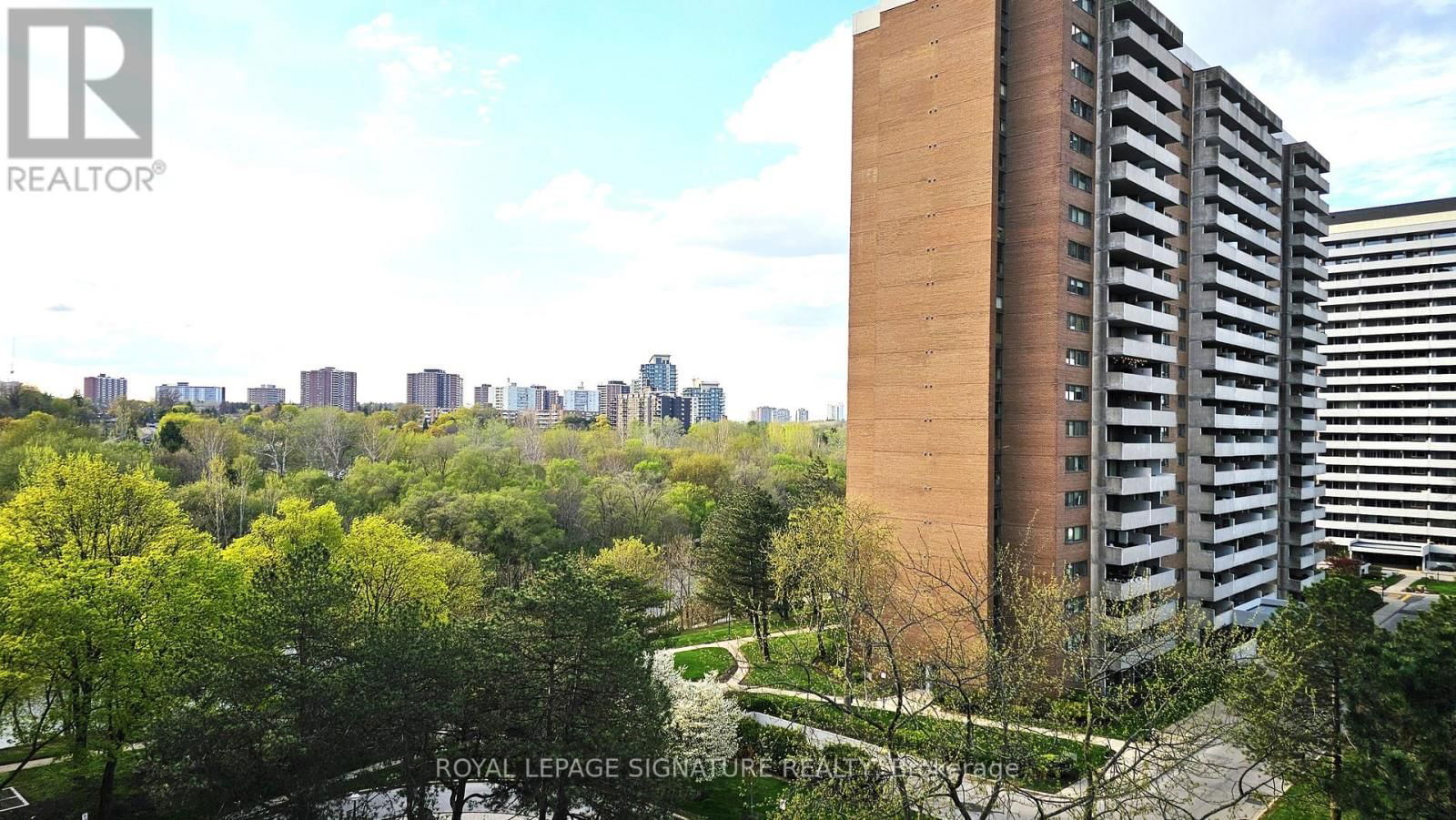 810 - 240 SCARLETT ROAD Image 2