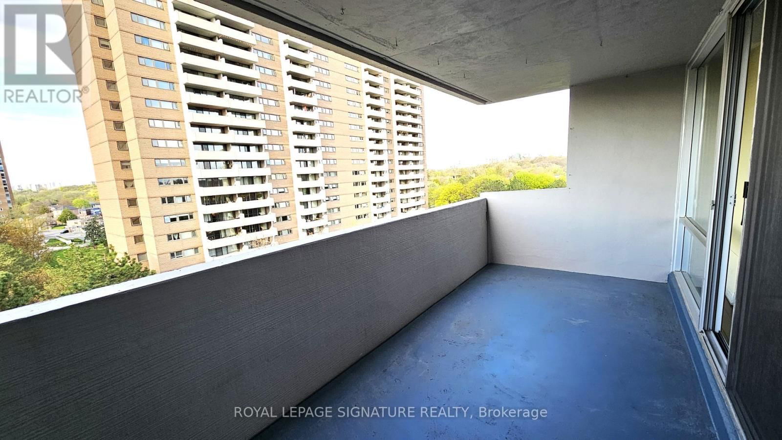 810 - 240 SCARLETT ROAD Image 24