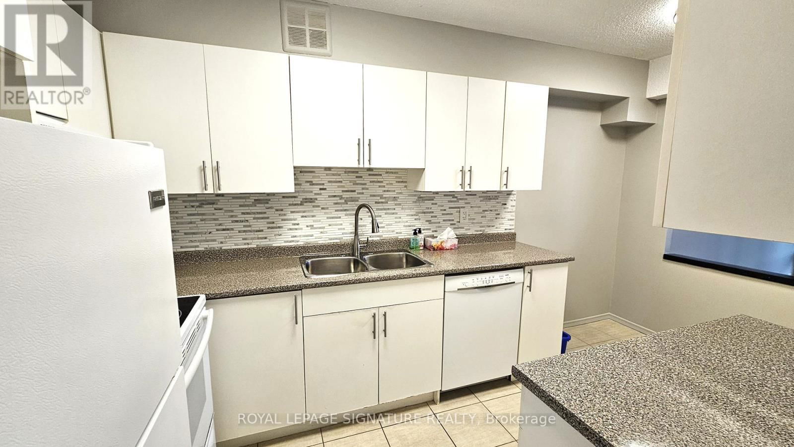 810 - 240 SCARLETT ROAD Image 7