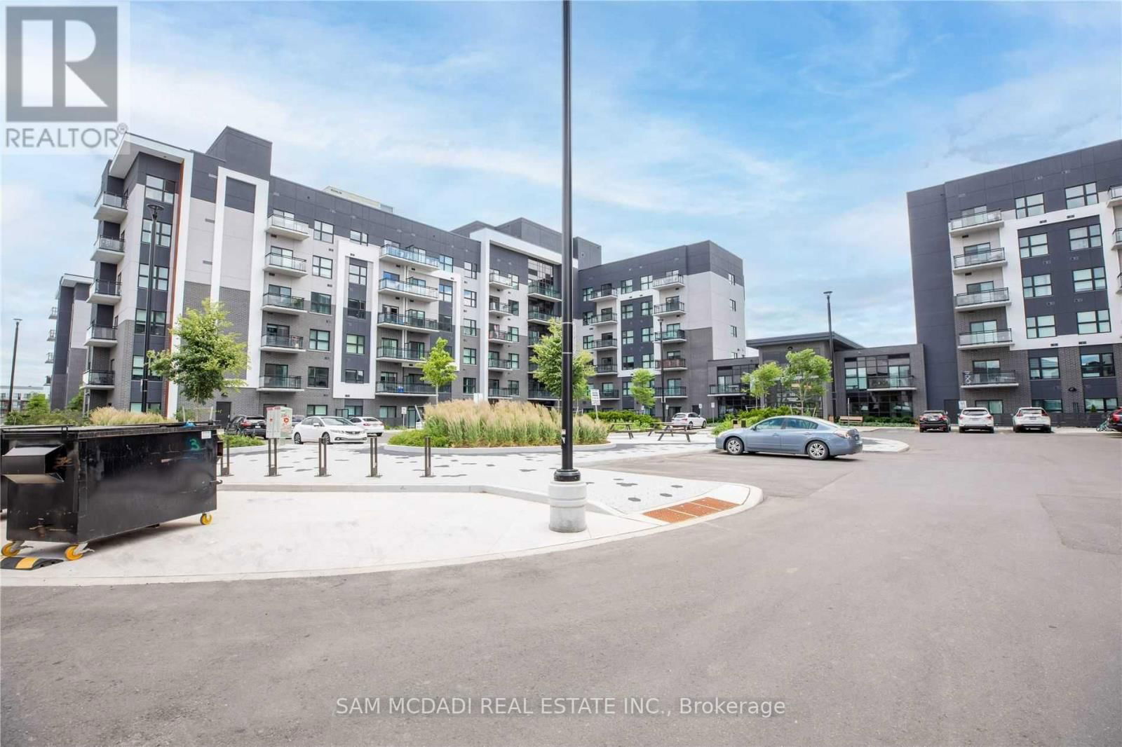 319 - 102 GROVEWOOD COMMON CRESCENT Image 2