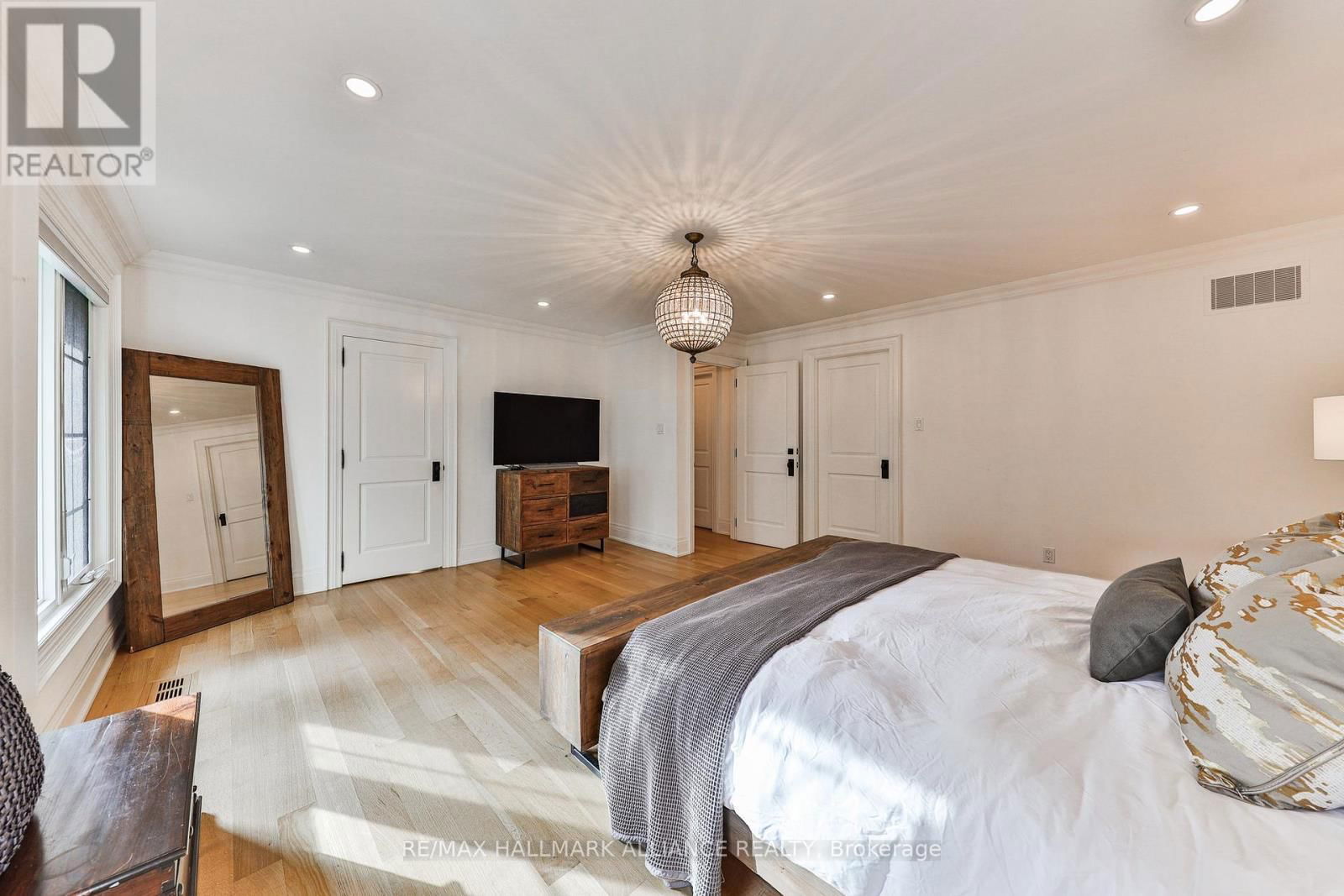 138 CAVENDISH COURT Image 24