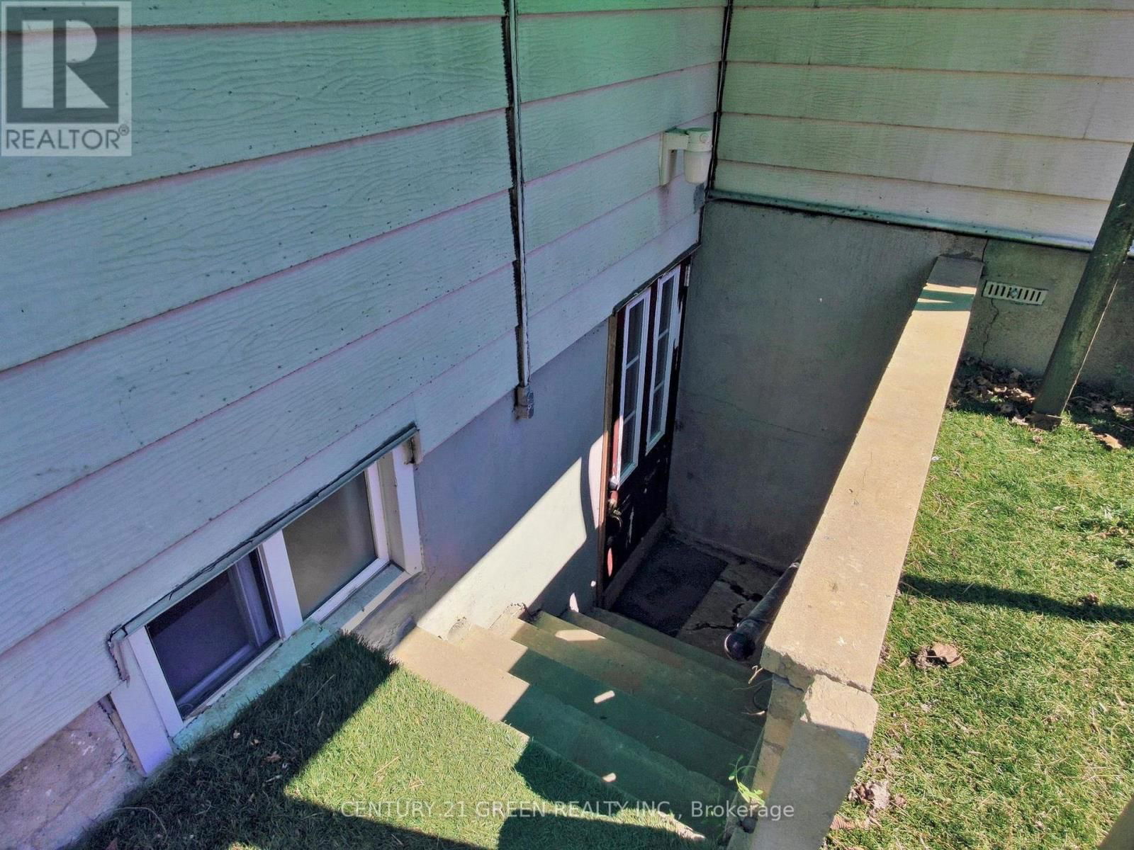 4 MCMURCHY AVENUE SOUTH Image 21