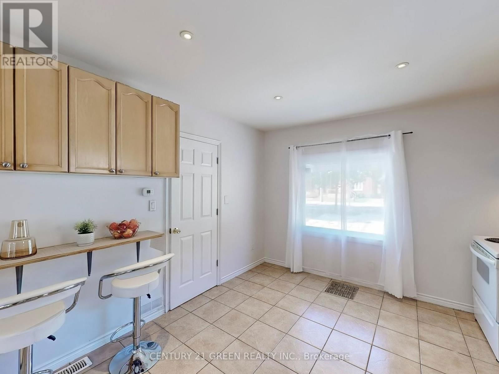4 MCMURCHY AVENUE SOUTH Image 22