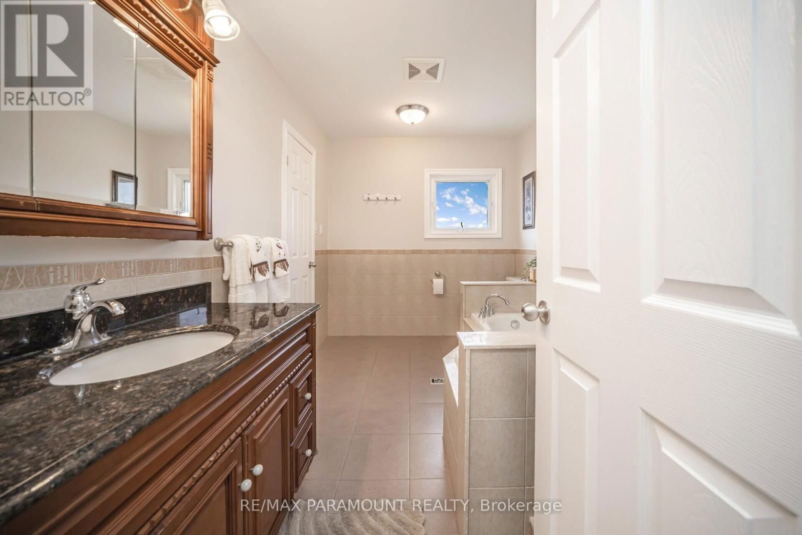7 WALKER ROAD EAST Image 33