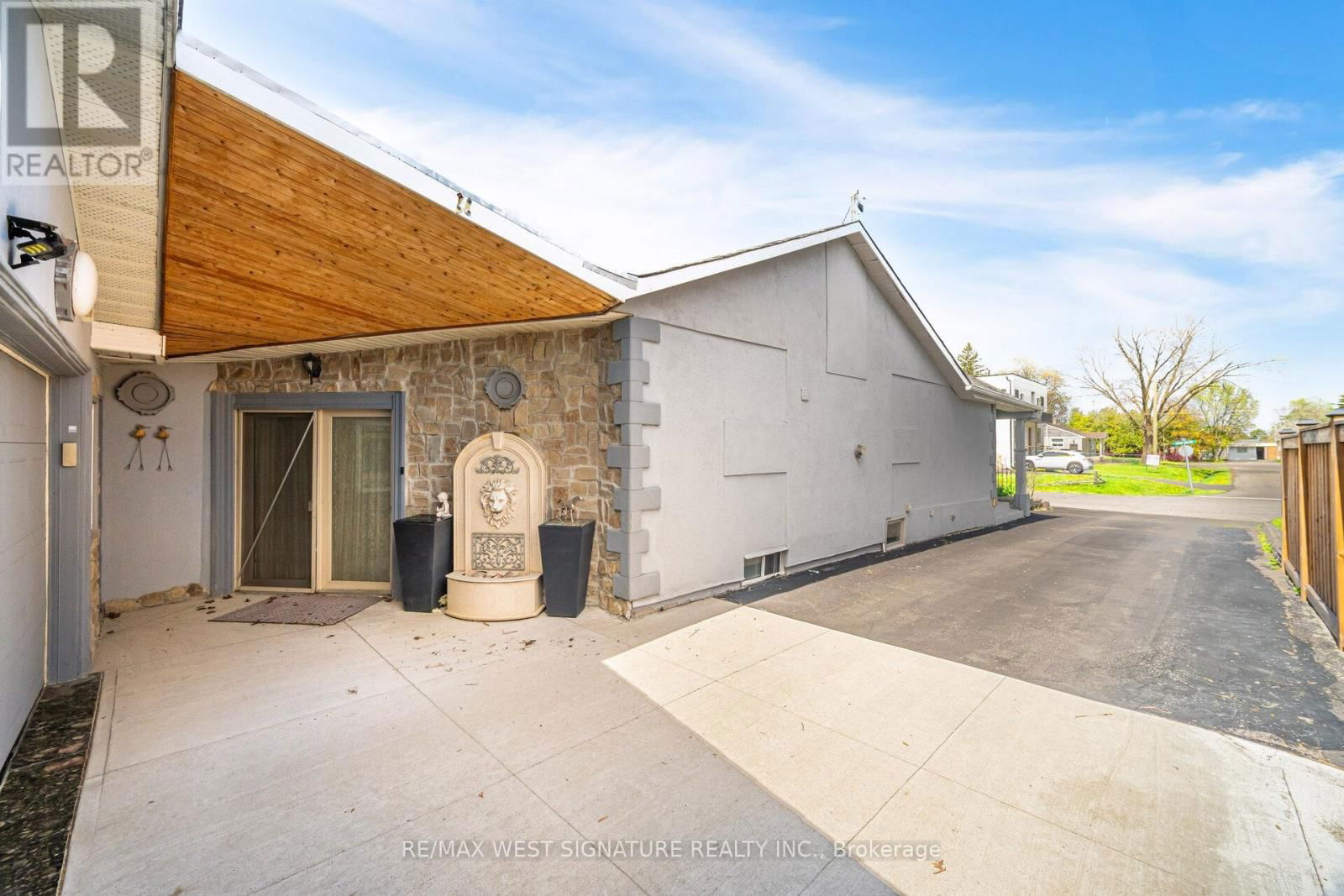 118 MARTHA CRESCENT Image 20
