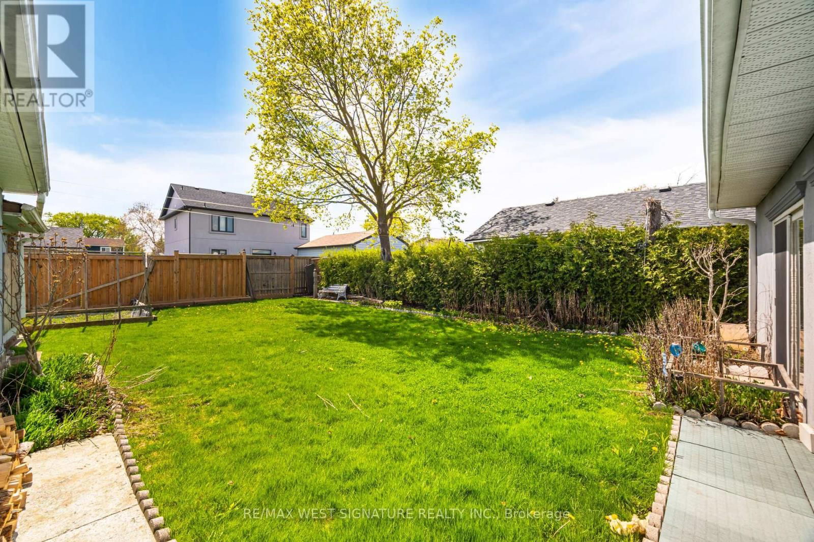 118 MARTHA CRESCENT Image 21