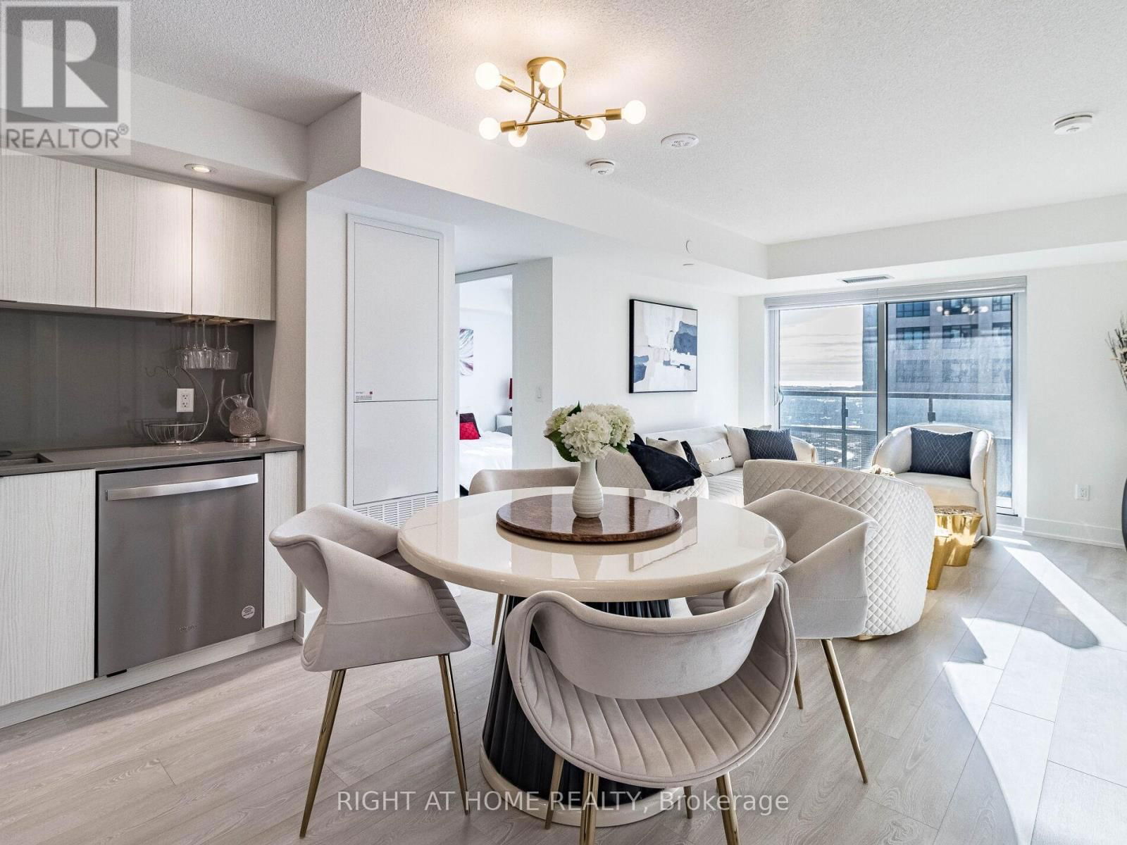 1401 - 10 EVA ROAD Image 11