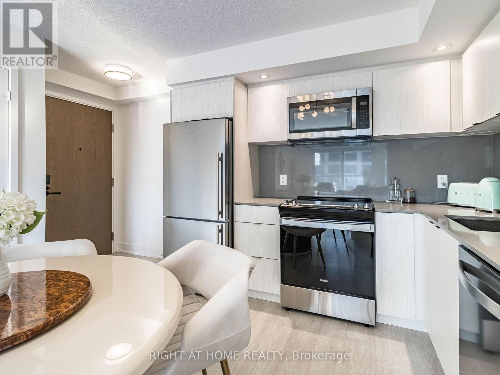 1401 - 10 EVA ROAD Image 14