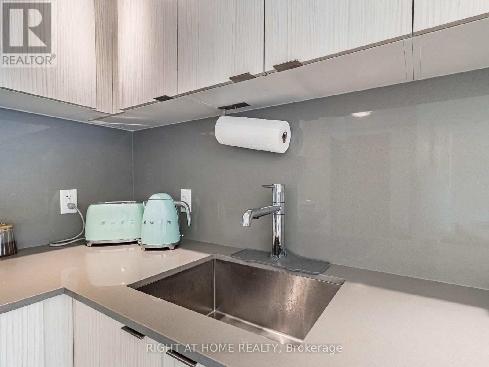 1401 - 10 EVA ROAD Image 17