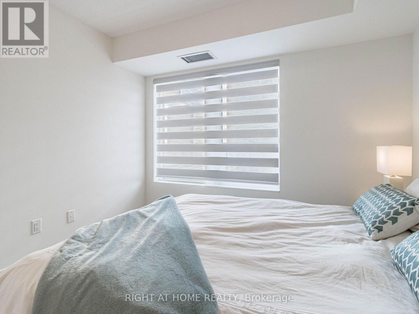 1401 - 10 EVA ROAD Image 20