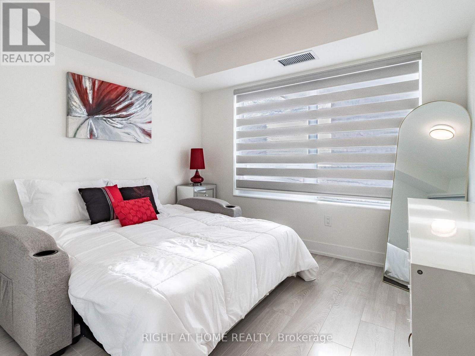 1401 - 10 EVA ROAD Image 25