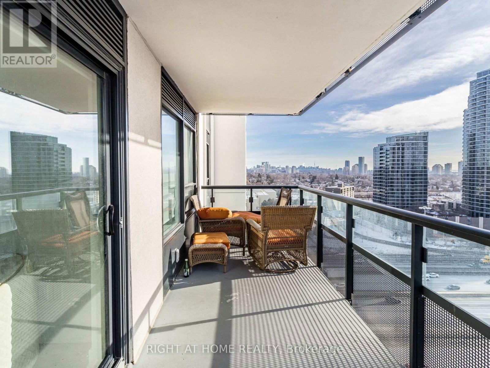 1401 - 10 EVA ROAD Image 32
