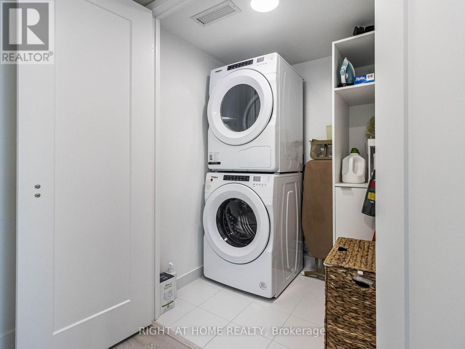 1401 - 10 EVA ROAD Image 44