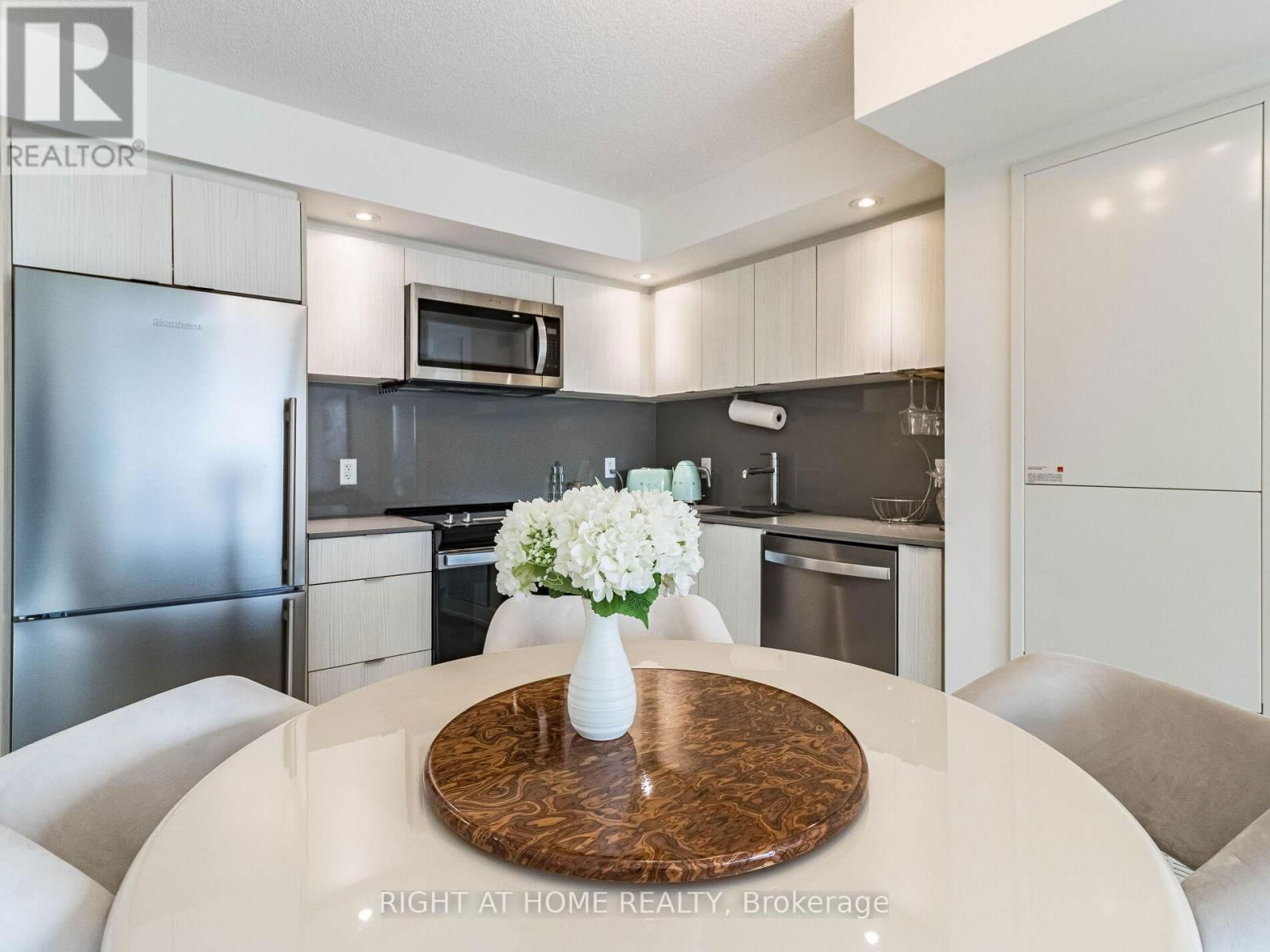 1401 - 10 EVA ROAD Image 45
