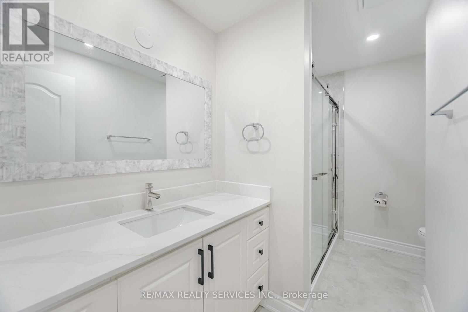 41 TOWN HOUSE CRESCENT Image 26