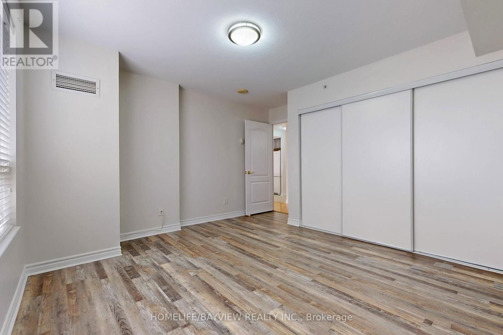 1002 - 350 PRINCESS ROYAL DRIVE Image 18