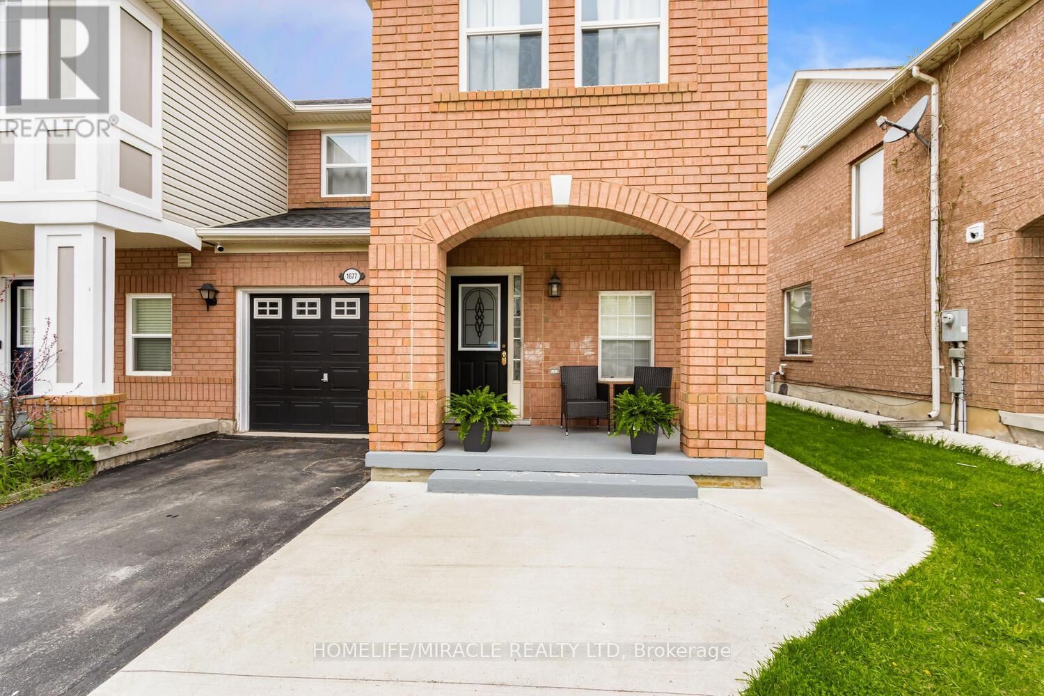 1677 STOVER CRESCENT Image 2