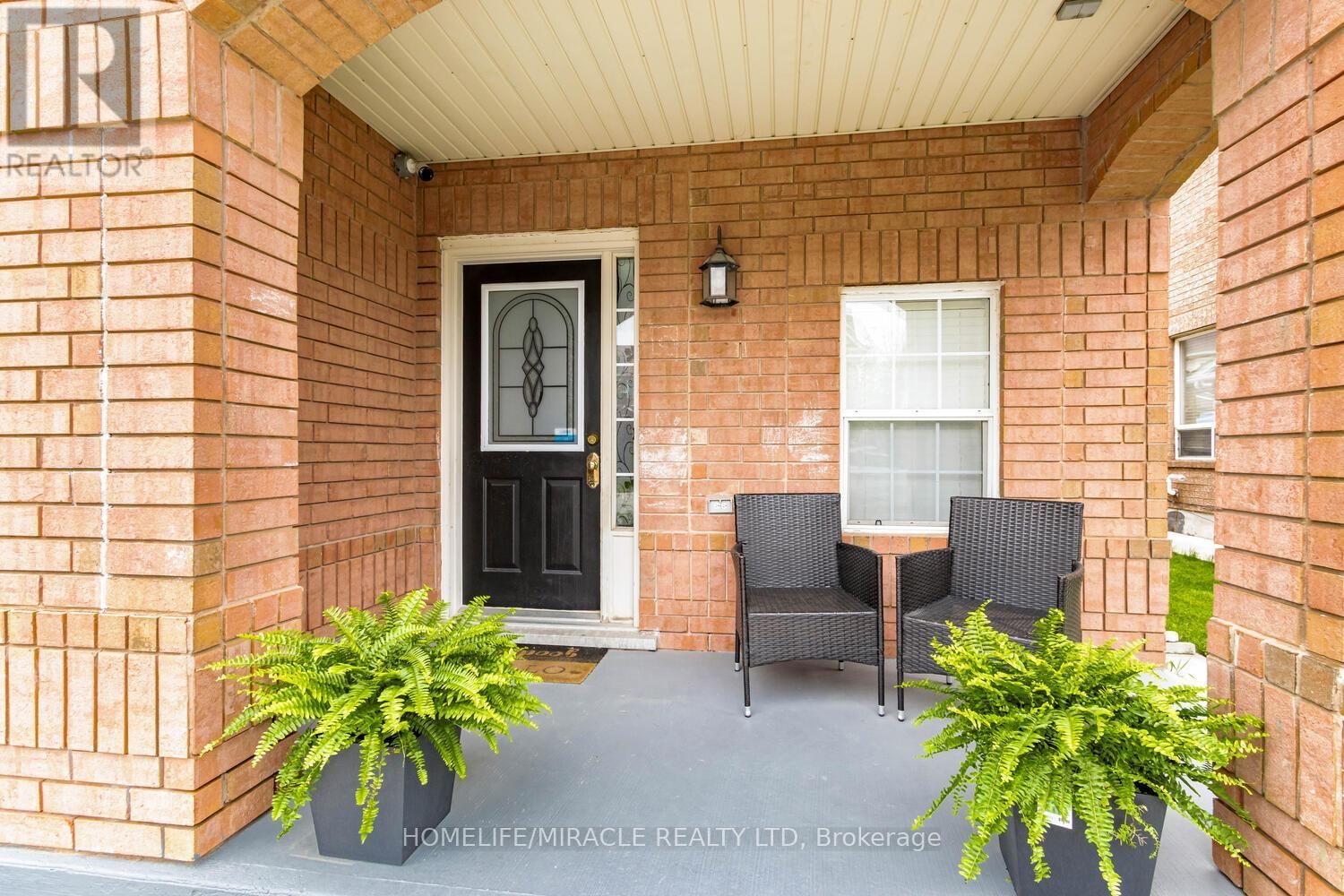 1677 STOVER CRESCENT Image 3