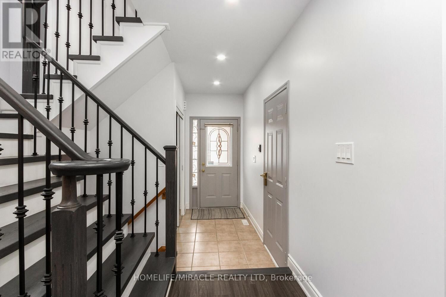 1677 STOVER CRESCENT Image 5