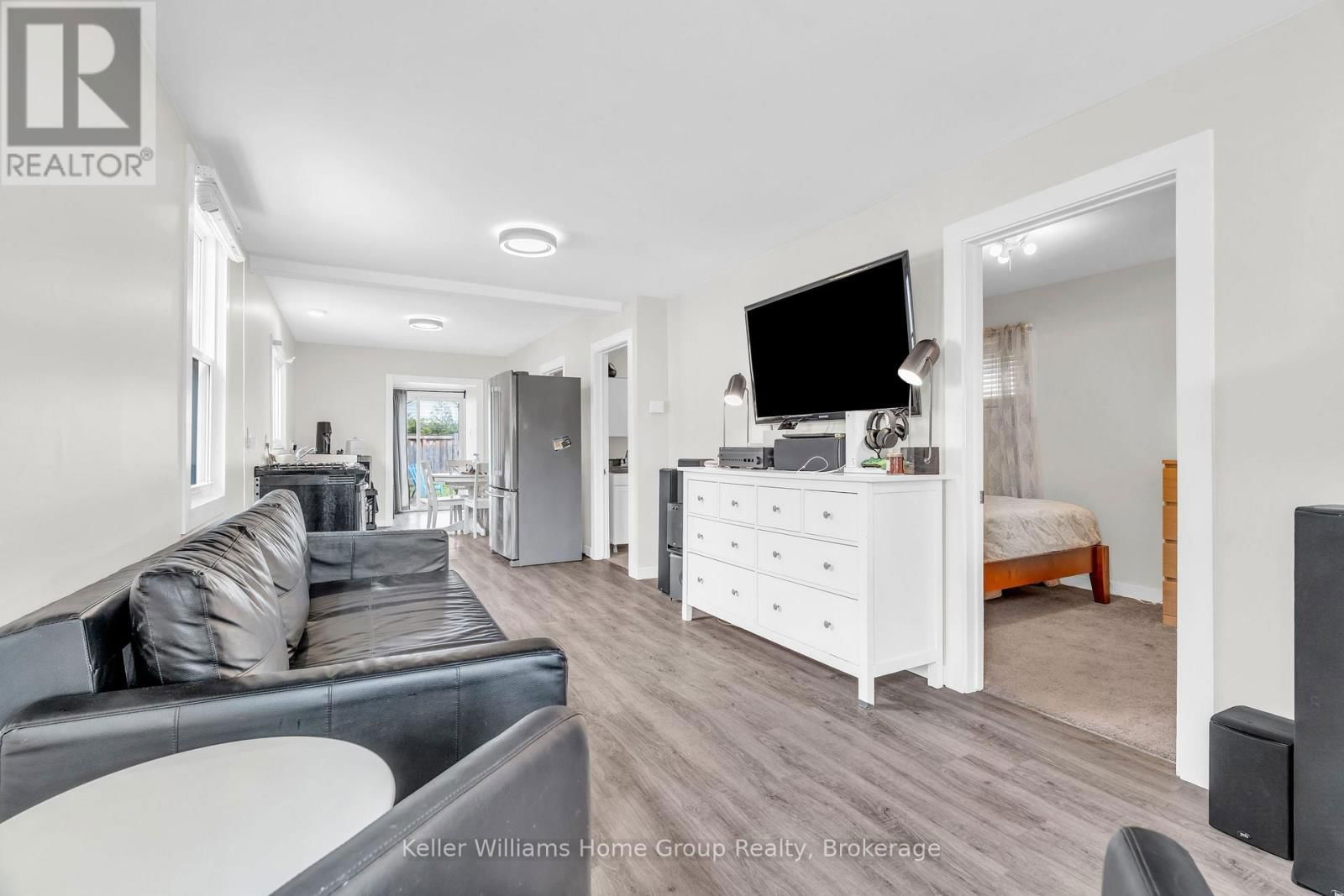 179 ANGELENE STREET Image 15