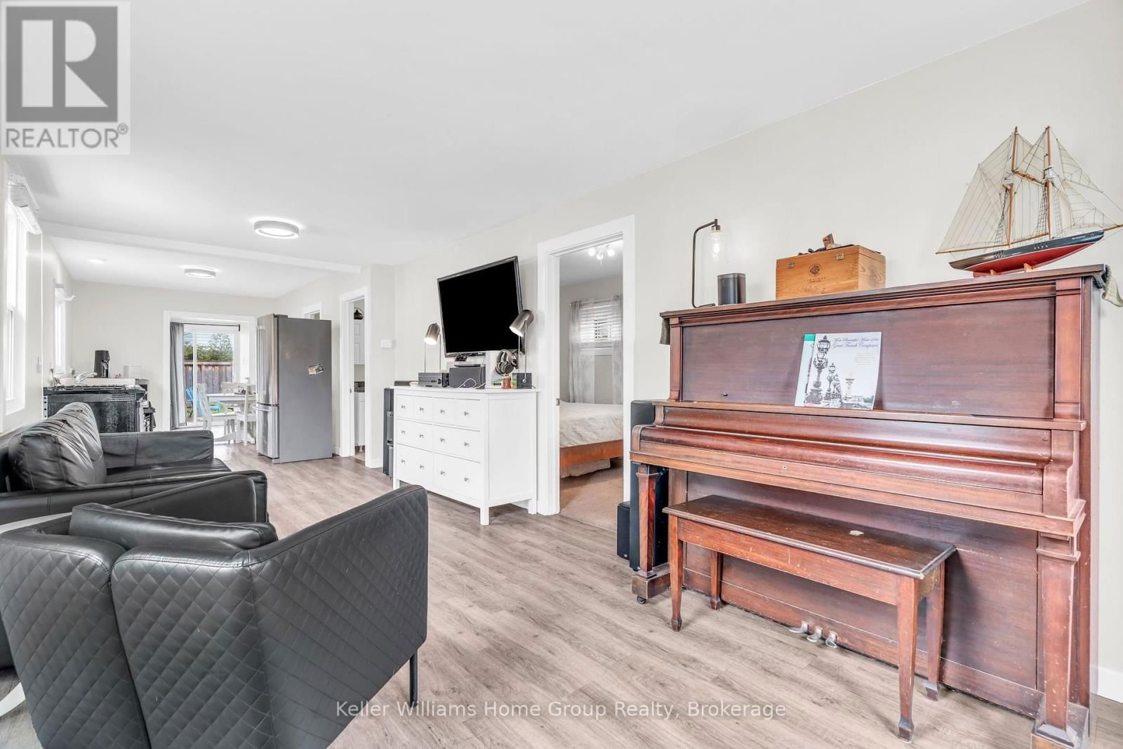 179 ANGELENE STREET Image 9