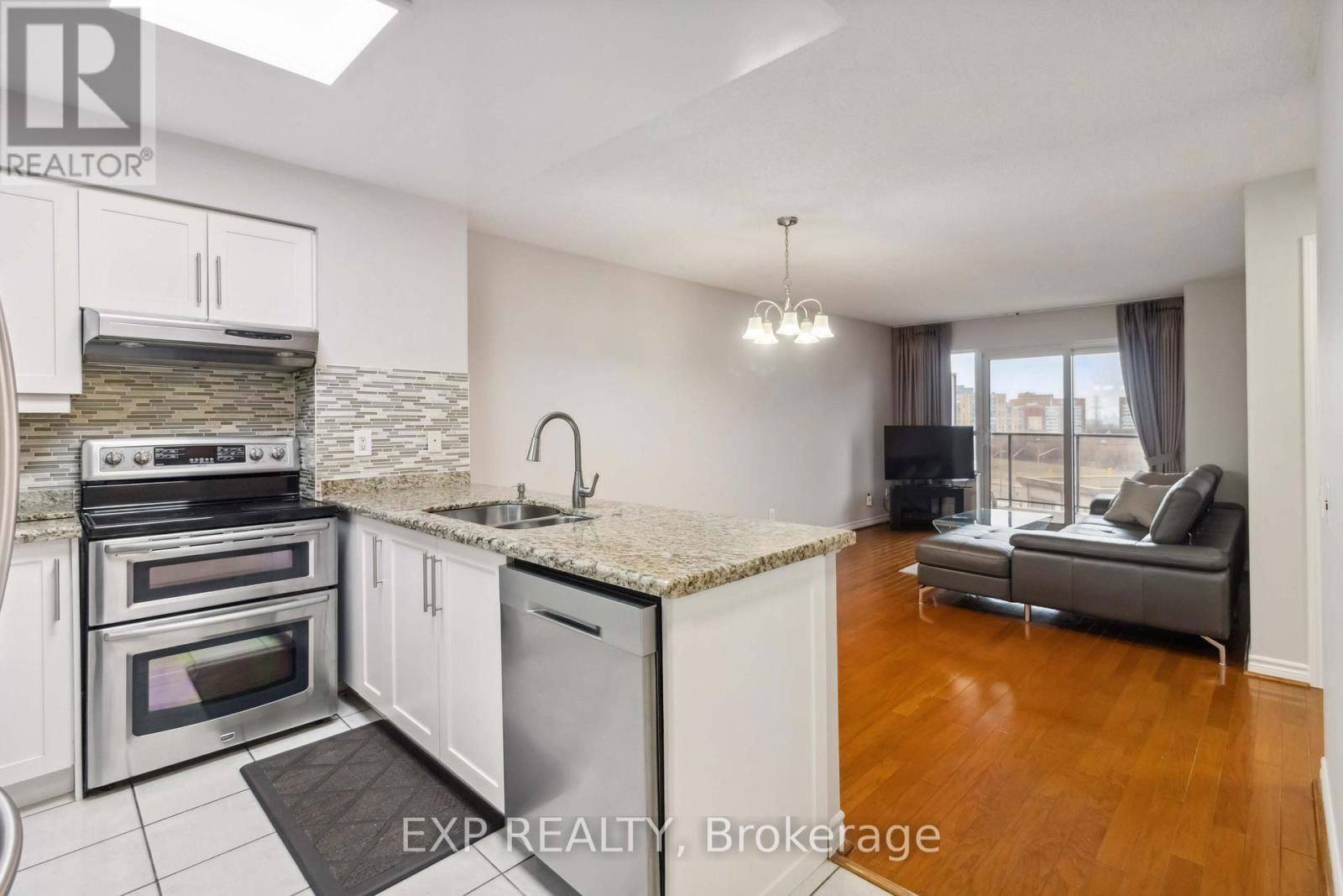 616 - 25 KINGSBRIDGE GARDEN CIRCLE Image 10
